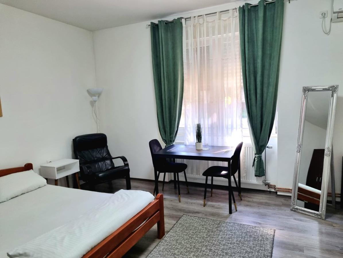 Rooms Villa Luigi Pančevo Exteriér fotografie